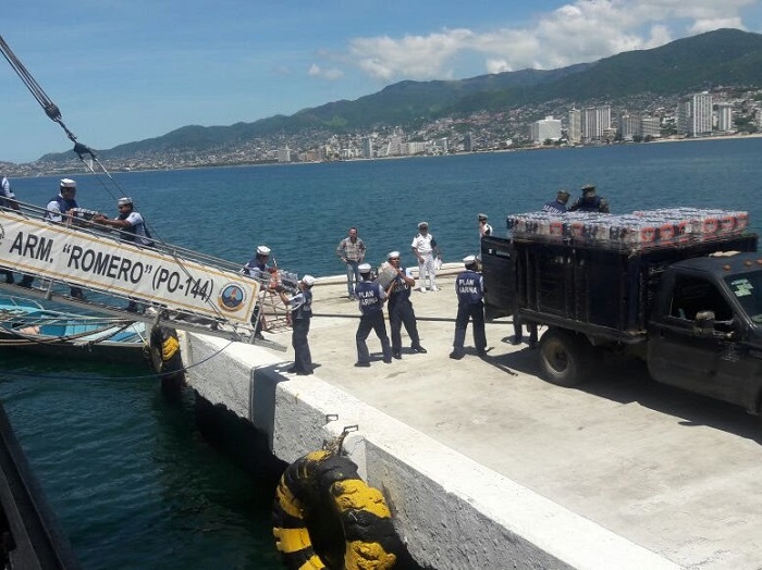 Plan Marina zarpa de Acapulco a Oaxaca con 10 toneladas de ayuda