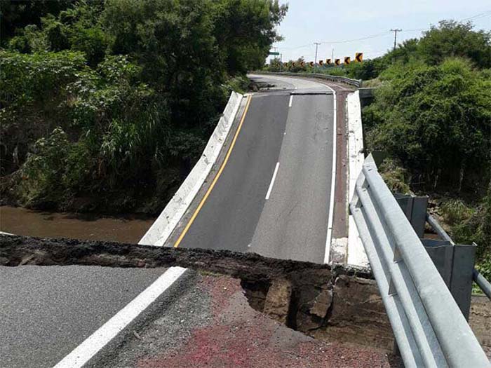 Colapsa tramo de la autopista México-Acapulco