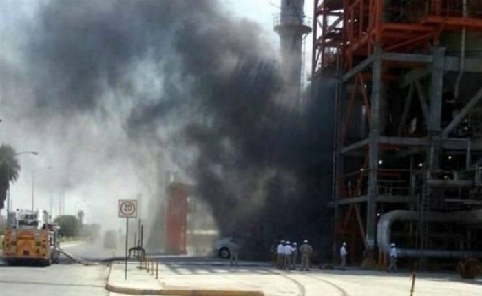 Reportan incendio en refinería de Cadereyta; Pemex lo niega