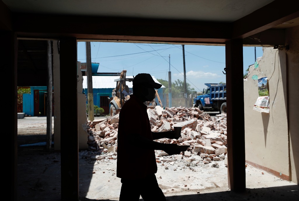 Se han rehabilitado mil 500 casas que sufrieron daños parciales en seis municipios de Oaxaca: SCT