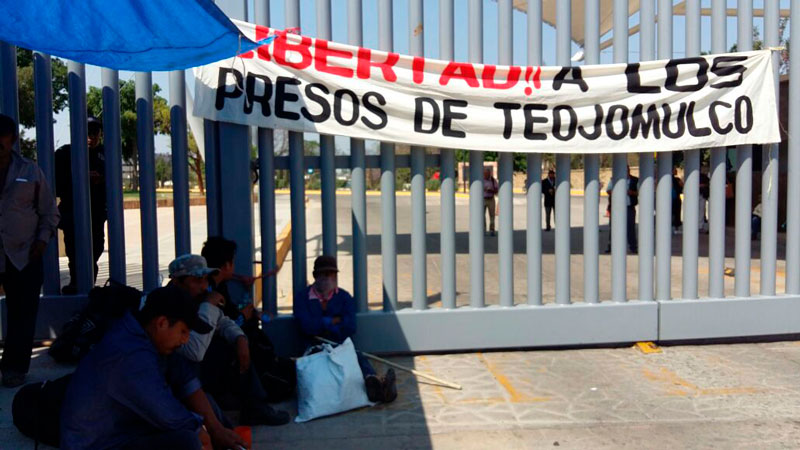 Se movilizan en Ciudad Judicial por Libertad de policías comunitarios de Teojomulco