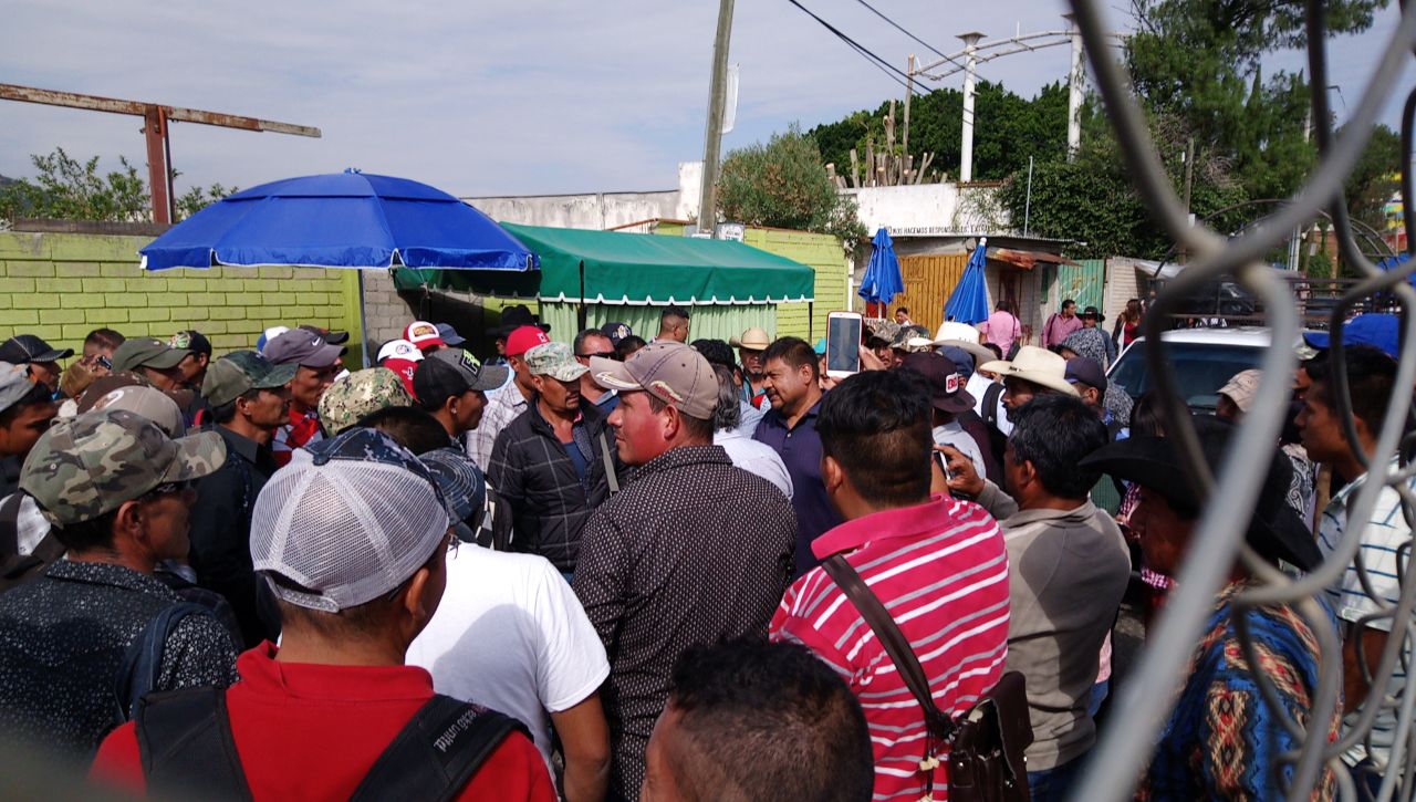 Piden seguridad y atención a conflicto agrario pobladores desalojados de Sola de Vega