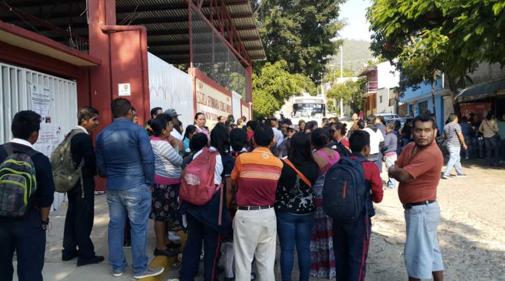 Irregularidades en Escuela Secundaria de Mexicapam, son solapadas por el IEEPO: Virgen Rosado