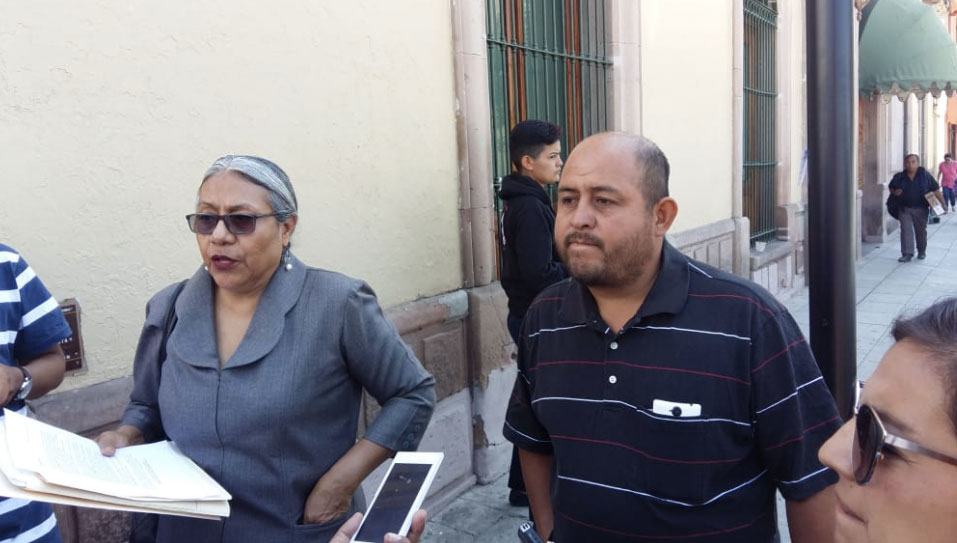 Denuncian padres de familia irregularidades en Escuela de Oaxaca