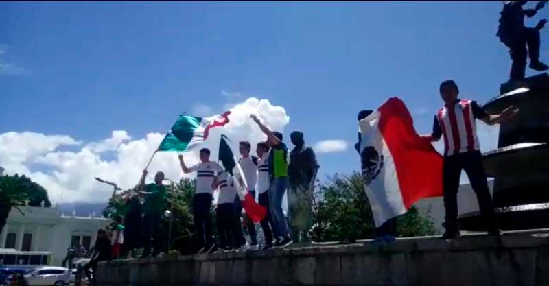 Celebran en Oaxaca, triunfo de México en Rusia