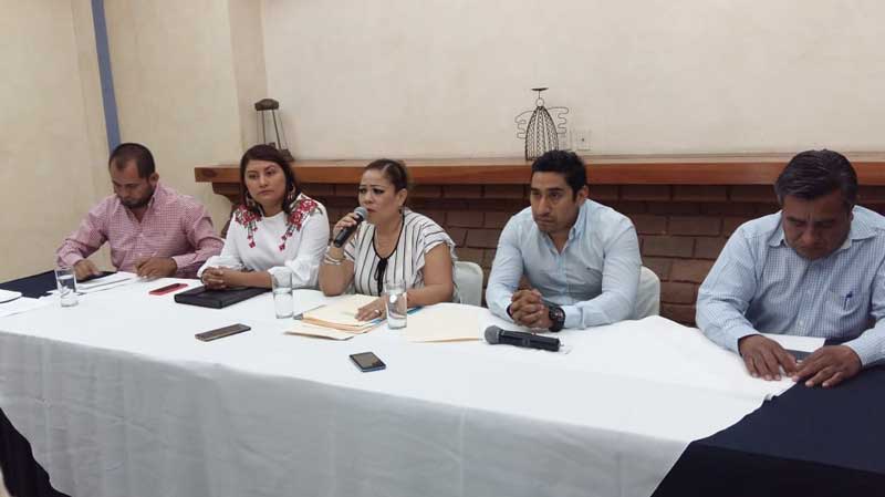 De 77 sesiones sólo a 11 ha convocado Raúl Cruz en Santa Lucía, ahora anda en campaña