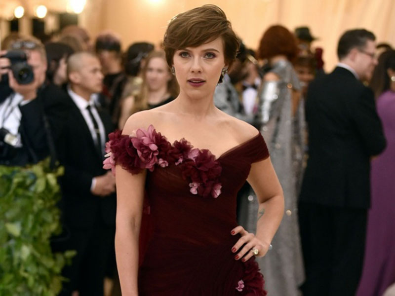 Johansson abandona filme donde encarnaría a transgénero