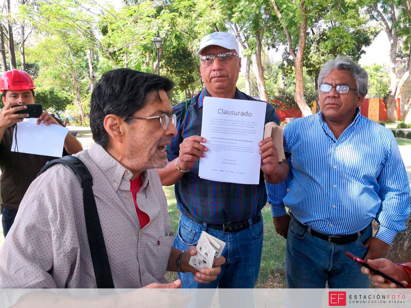 Clausuran simbólicamente Feria del Mezcal por afectar arbolado en el Llano