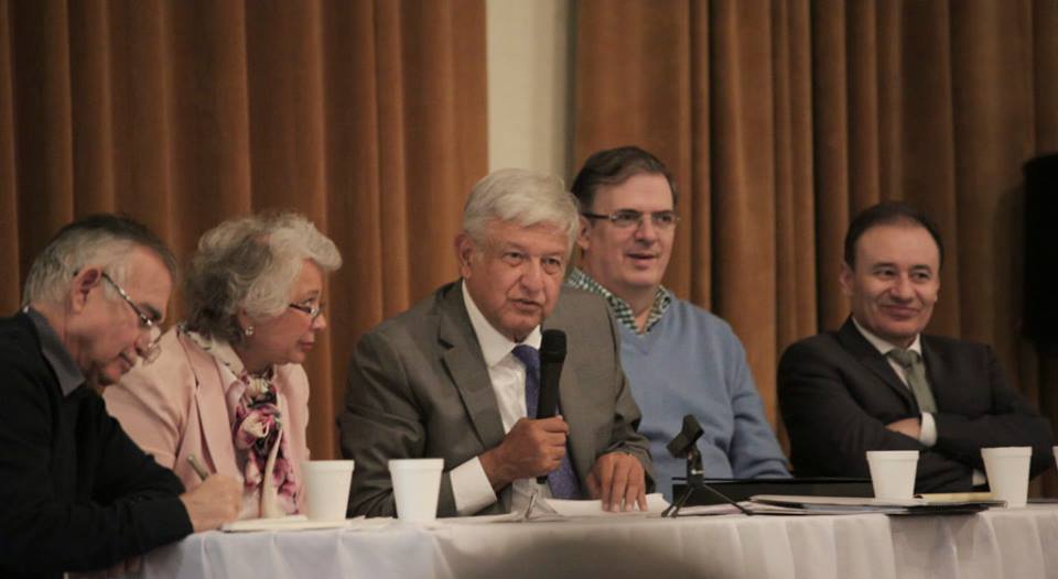 López Obrador se reúne con integrantes de su próximo gabinete