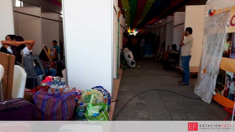 Enfrentan artesanos a directora del IOA por desorganización en Expo Feria; aportaron 1,000 y 700 pesos para participar