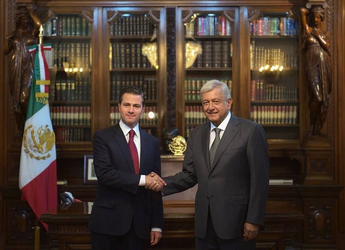 López Obrador sostiene reunión con EPN en Palacio Nacional