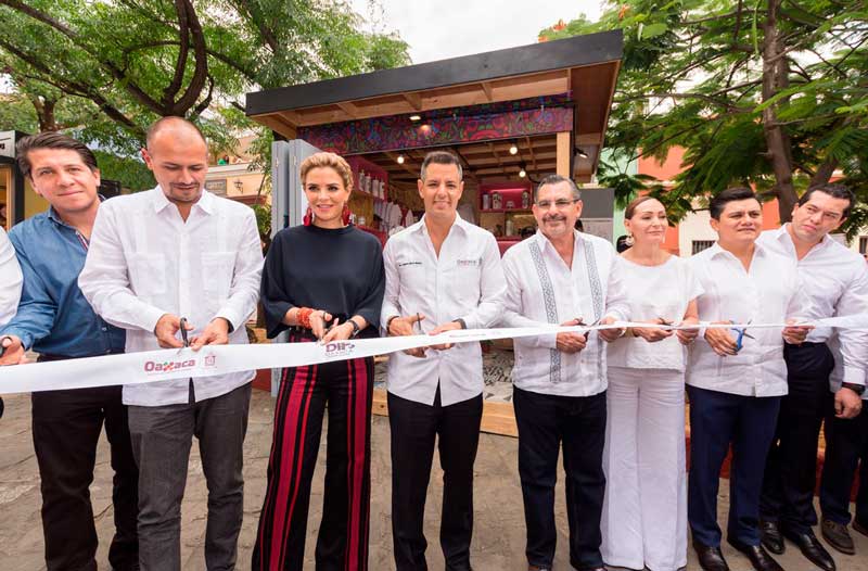 Inaugura Alejandro Murat e Ivette Morán “Mercado Guelaguetza”