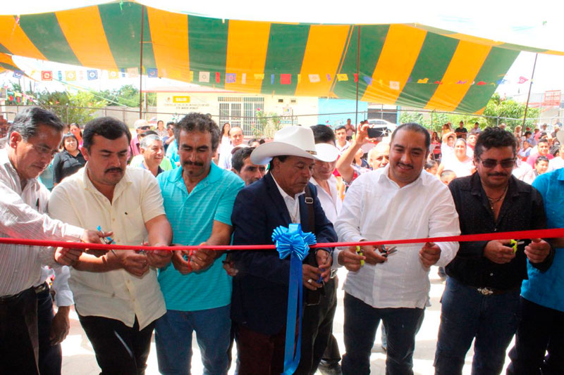Inaugura Horacio Antonio obra por más de 5 MDP en la agencia de Santa María Asunción, Roaló