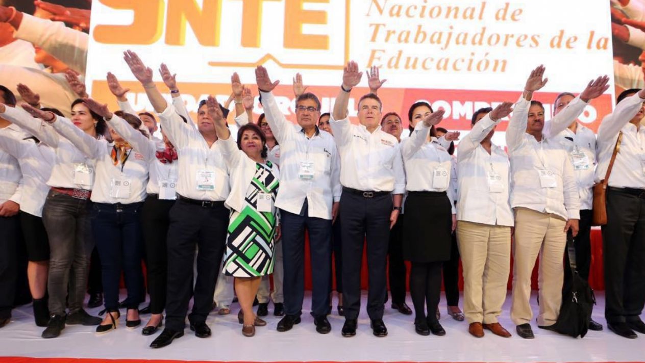 Sindicato nacional de maestros cierra filas con López Obrador