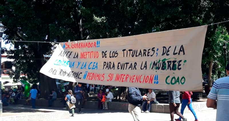 Colectivo Ambiental colocó pancartas pidiendo rescate del Río Atoyac