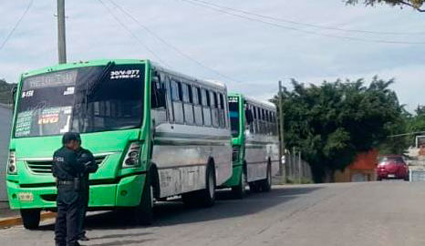Retienen Pobladores de San Martín Unidades de Transporte Urbano por mal servicio