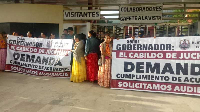 Juchitecos protestan en Ciudad Administrativa