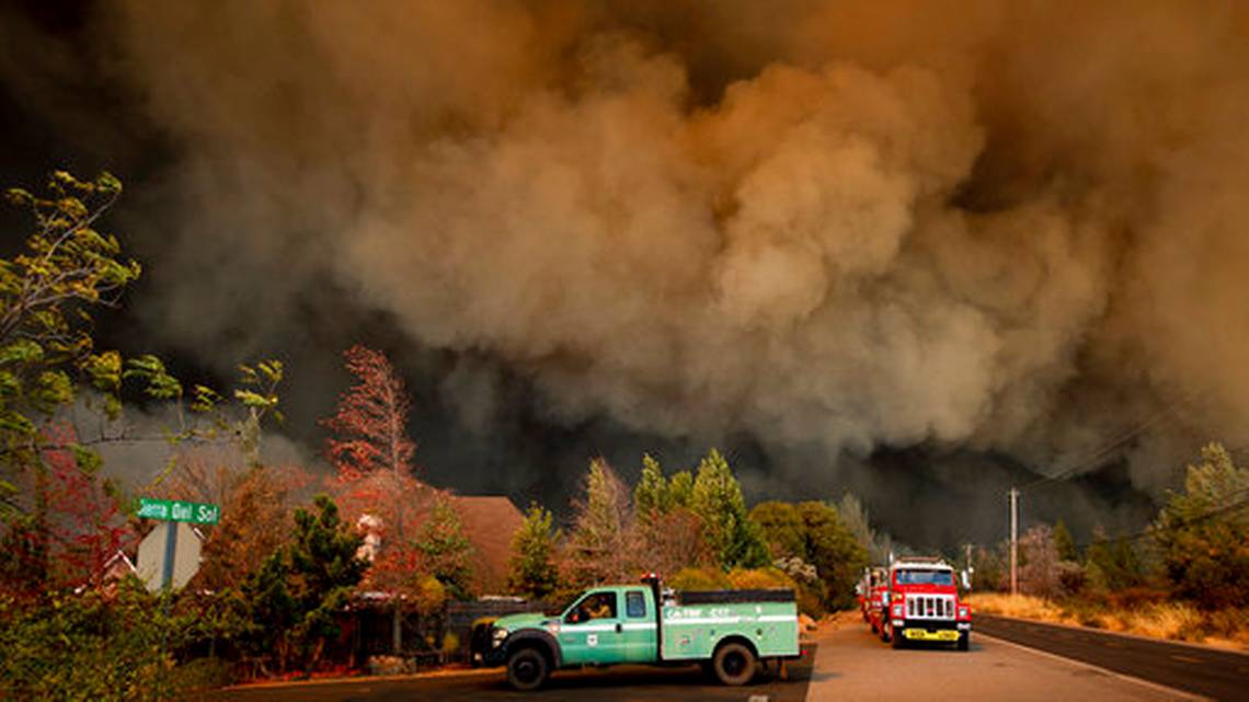 Varios muertos y miles de evacuados por incendios en California