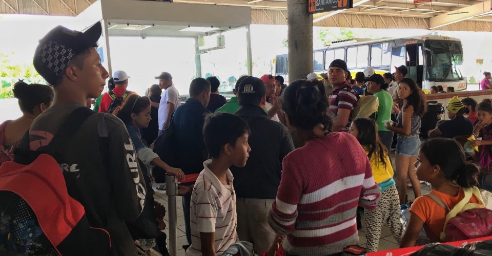 Caravana se fragmenta: unos 400 migrantes llegan a CDMX; el resto siguen en Veracruz y Puebla