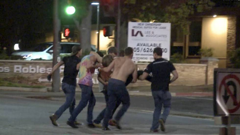 Un ‘exmarine’ mata a tiros a 12 personas en una fiesta universitaria a las afueras de Los Ángeles