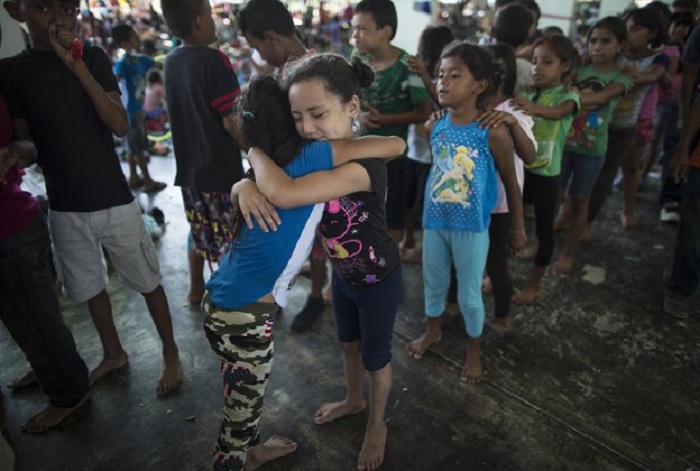 Los niños de la caravana migrante: débiles, con fiebre y enfermos