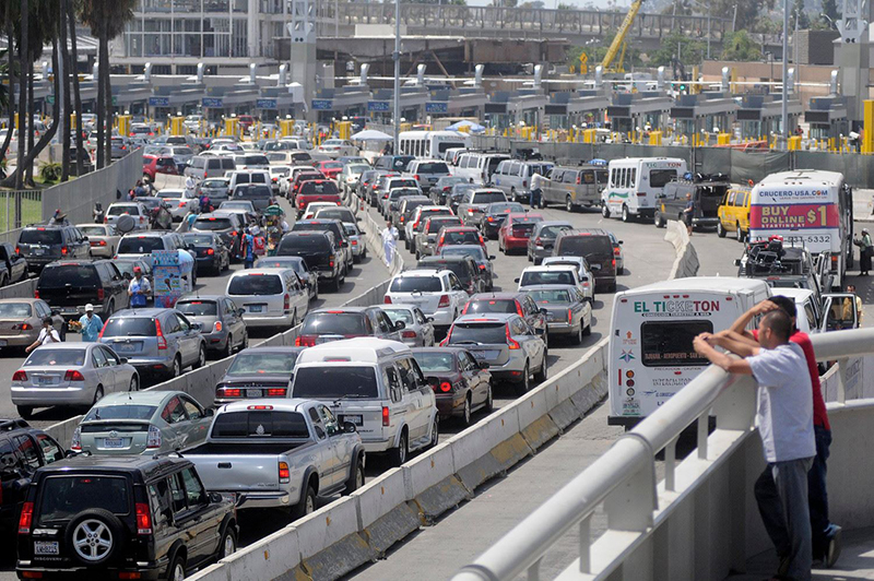 Cierran tráfico fronterizo en el cruce entre San Diego y Tijuana