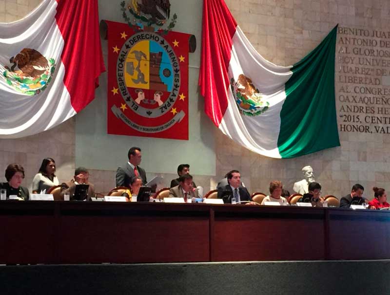 Cuestionan por crisis económica, decrecimiento y desatención al titular de la Secretaría de Finanzas en Oaxaca