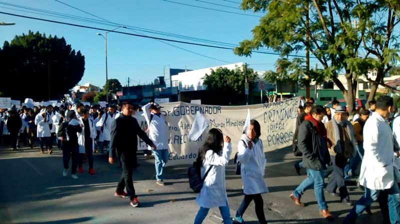 Marchan estudiantes de C.U. al Zócalo