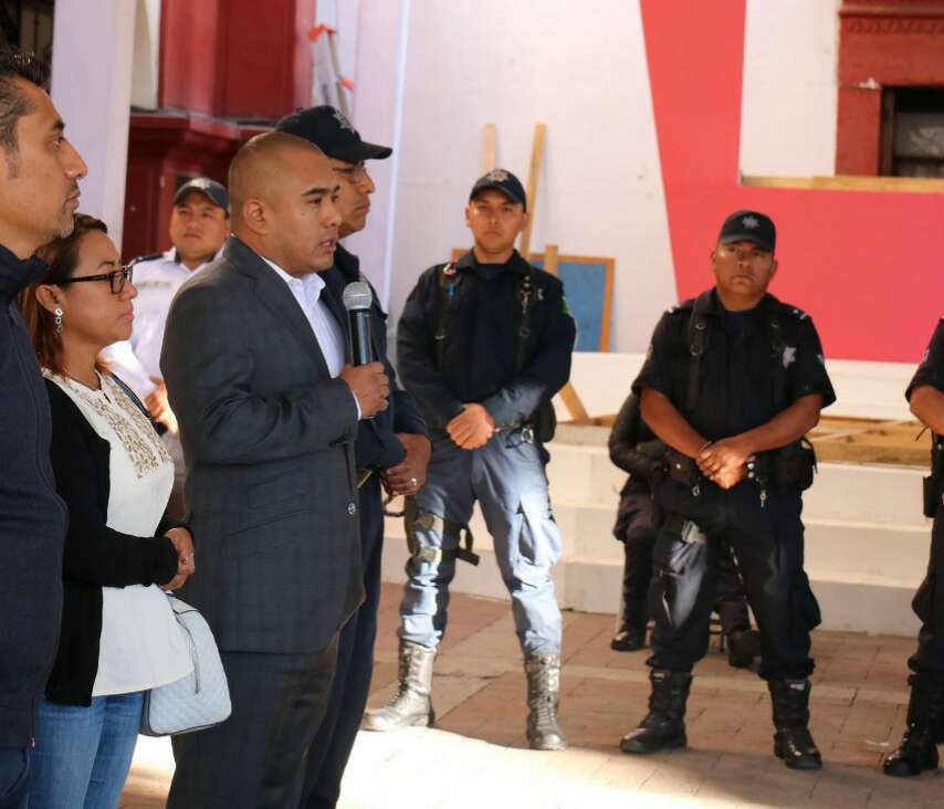 Dante Montaño ratifica compromiso de dignificar labor de policias en Santa Lucía