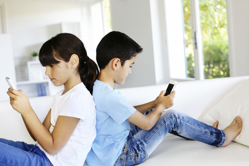 Adolescentes y smartphones: nuevo estudio afirma que habría hábitos más dañinos