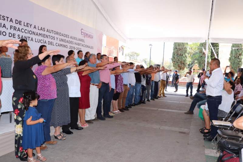 Rinden protesta autoridades auxiliares y presidentes de colonias en Santa Lucía Del Camino