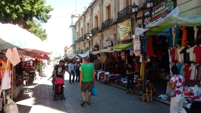 Zócalo de Oaxaca convertido en un tianguis