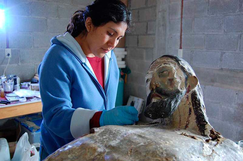 Especialistas del INAH restauran en Oaxaca imagen de Cristo con más de 400 años de antigüedad