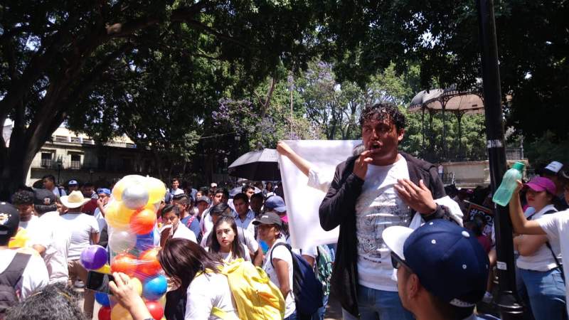 Estudiantes del ITO marcharon en protesta contra su director