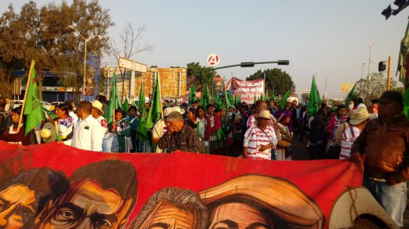 Marchan en Oaxaca PUP-API desde Viguera al Zócalo