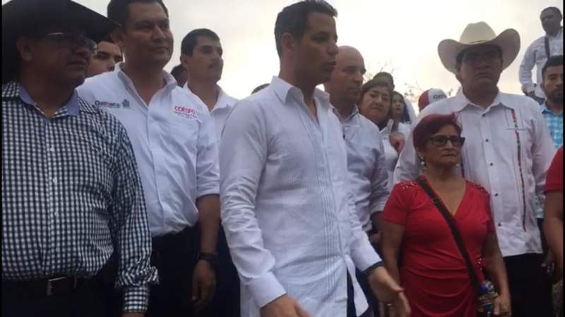 Atiende y soluciona gobernador de Oaxaca planteamientos de habitantes de Yaitepec