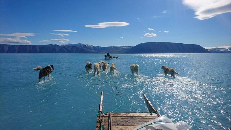 Una fotografía demuestra la realidad del derretimiento del hielo en Groenlandia