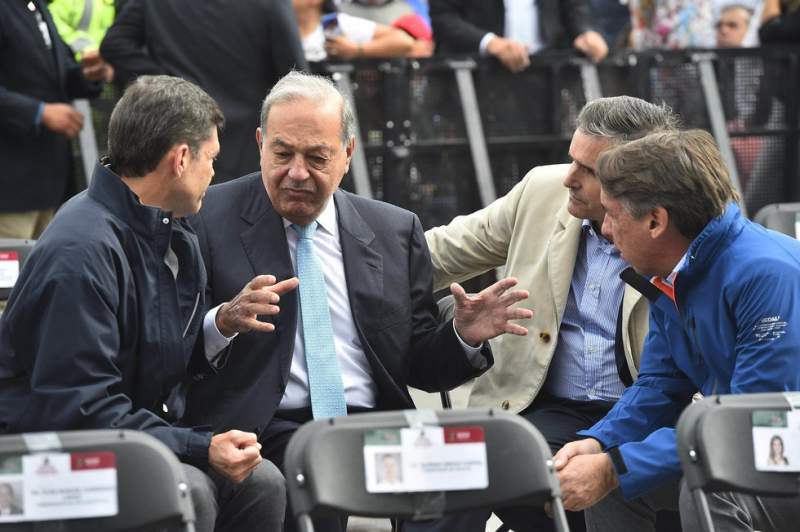 Emilio Azcárraga y Carlos Slim, entre los invitados al festejo de AMLO
