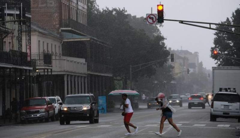 ‘Barry’ se acerca lentamente a Luisiana y será huracán este sábado
