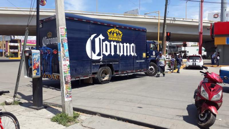 Caos vial deja en Oaxaca bloqueo de pobladores de Teojomulco