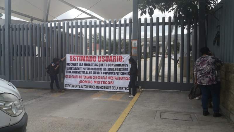 Bloquean nuevamente en Oaxaca para pedir atención de gobierno