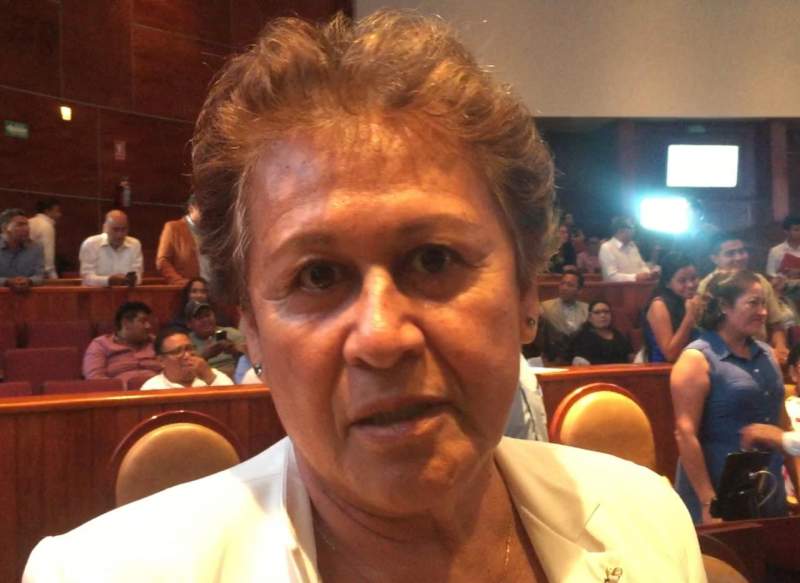 Convoca Delfina Guzmán a resolver conflicto entre transportistas en Pinotepa Nacional
