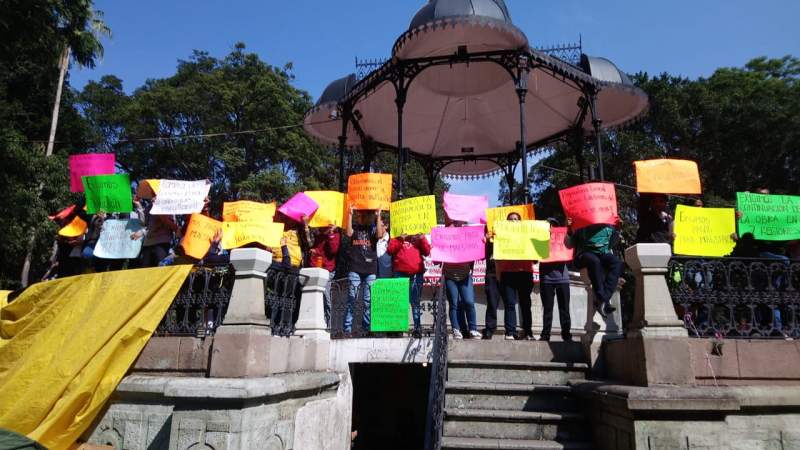 Entre protestas el desfile del 109 aniversario de la Revolución Mexicana