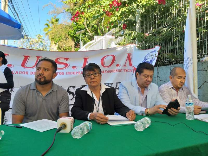 Denuncia sindicato del IMSS represión, persecución y negativa de sus derechos contractuales