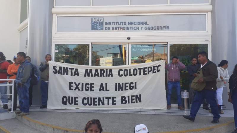 Pobladores de Colotepec bloquean en la capital