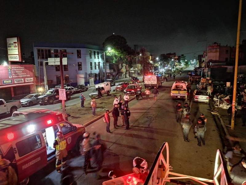 Atiende Bomberos de Oaxaca incendio registrado en la Central de Abasto