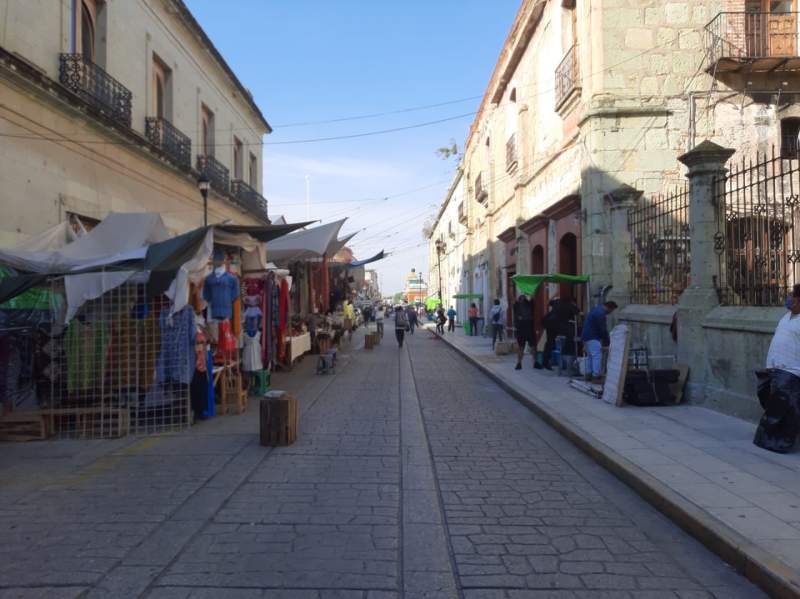 Se reinstalan puestos ambulantes en calles de Oaxaca