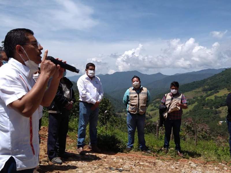 Constata Daniel Gutiérrez pavimentación de caminos en comunidades de Oaxaca