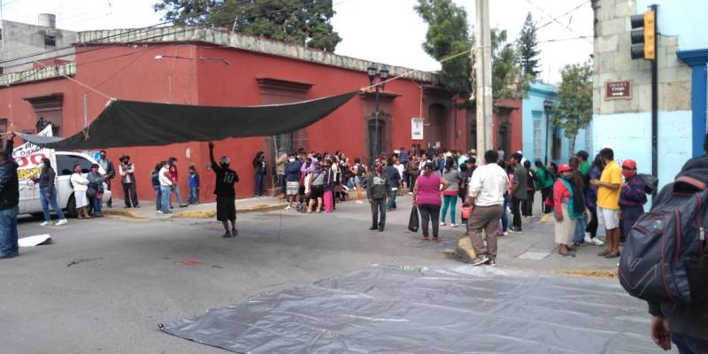 Bloquea organización en Oaxaca, para exigir despensas