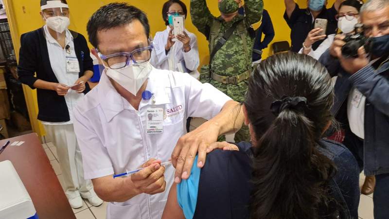 Da inicio la vacunación contra COVID-19 en 49 hospitales de Oaxaca